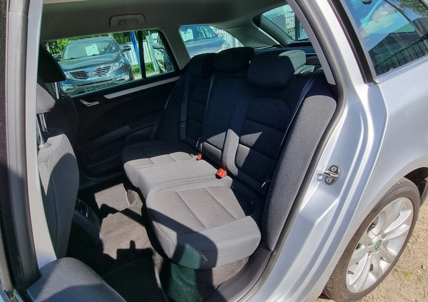 Skoda Superb cena 35600 przebieg: 239700, rok produkcji 2012 z Ostrów Lubelski małe 562